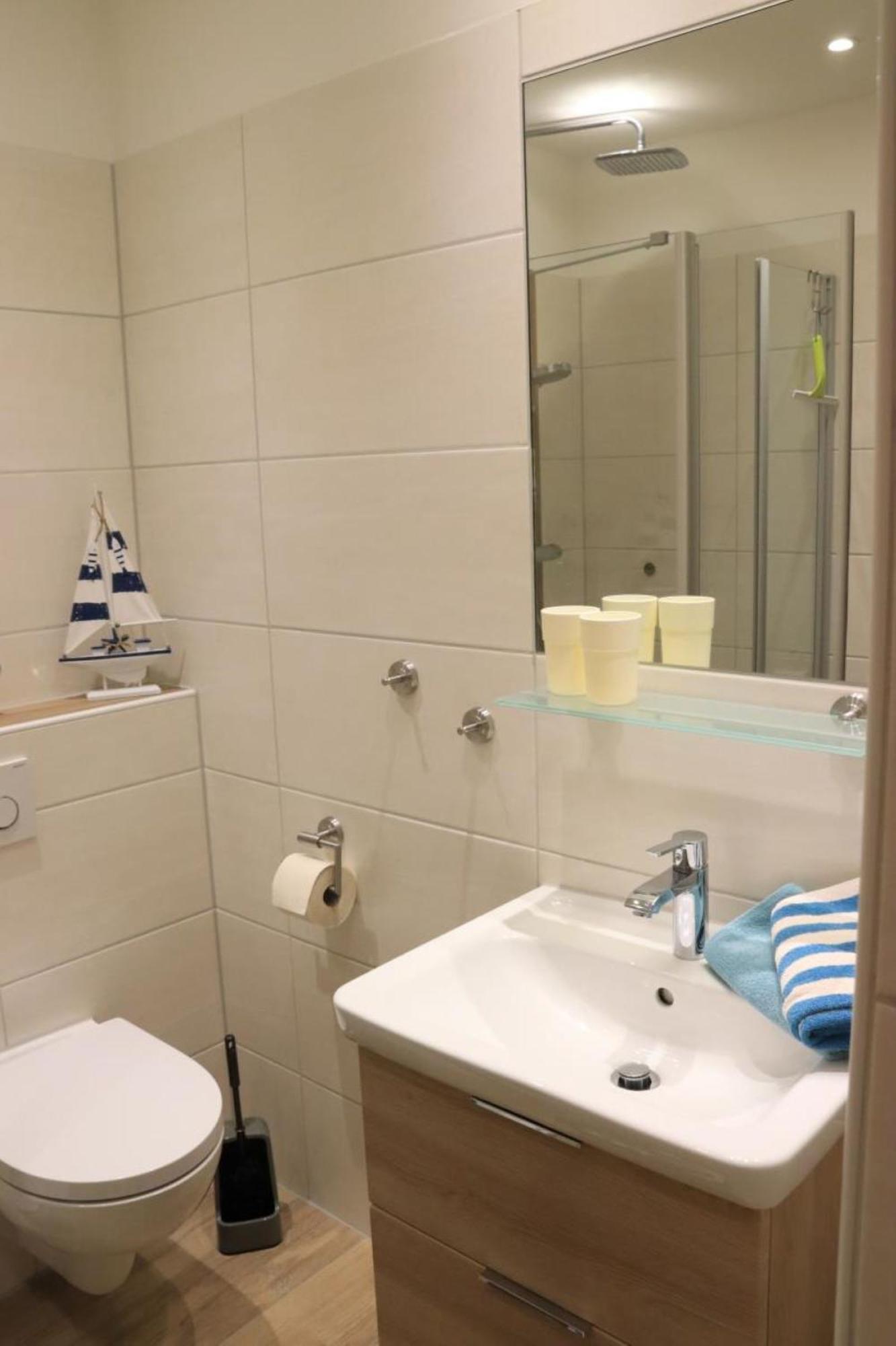 Ferienwohnung Mit Seeblick Und Schwimmbadnutzung In Cuxhaven Luaran gambar